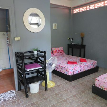 Same Same Guesthouse, Bar & Restaurant (Adults Only) Haad Rin Εξωτερικό φωτογραφία