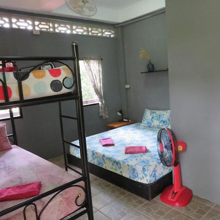 Same Same Guesthouse, Bar & Restaurant (Adults Only) Haad Rin Εξωτερικό φωτογραφία