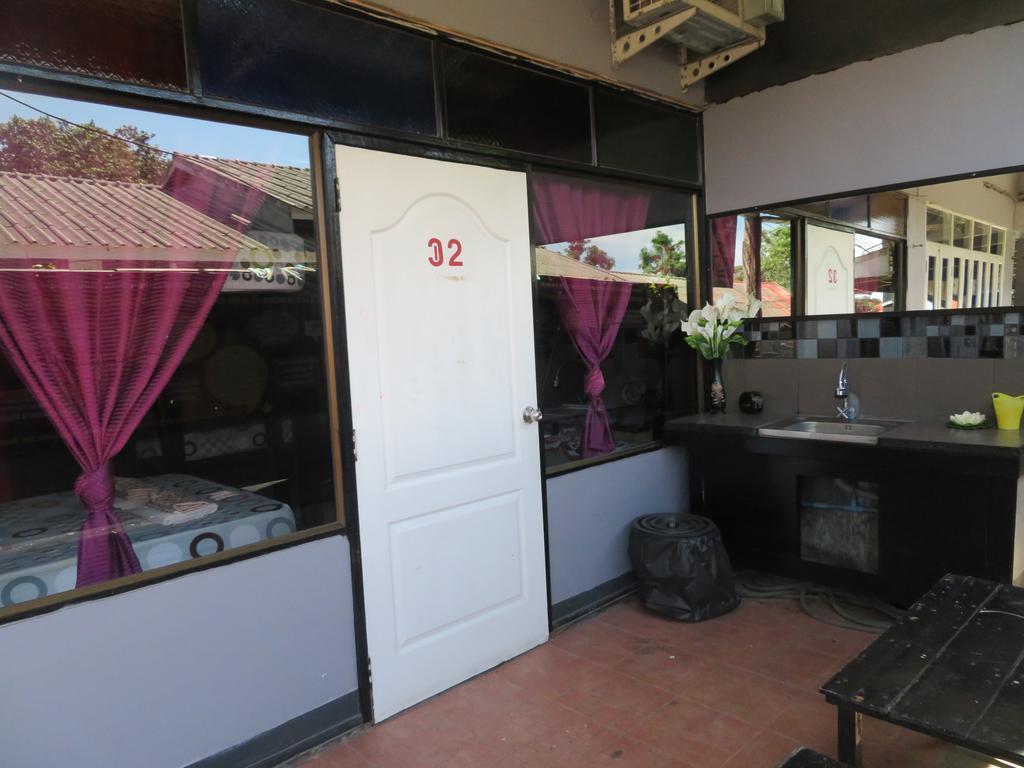 Same Same Guesthouse, Bar & Restaurant (Adults Only) Haad Rin Εξωτερικό φωτογραφία