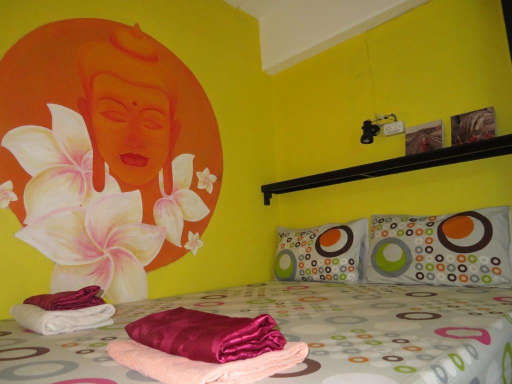 Same Same Guesthouse, Bar & Restaurant (Adults Only) Haad Rin Εξωτερικό φωτογραφία