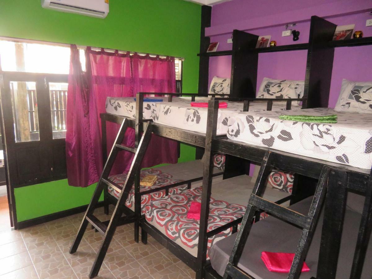 Same Same Guesthouse, Bar & Restaurant (Adults Only) Haad Rin Εξωτερικό φωτογραφία